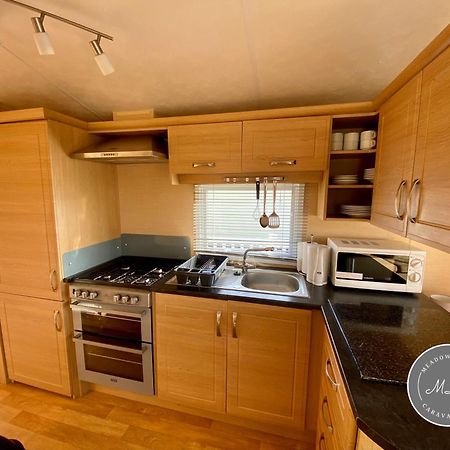Palm Grove 132 - Pet Friendly, Wifi, Central Heating, Close To Shops And Beach - Meadow Lakes Caravan & Lodge Hire Chapel Saint Leonards Buitenkant foto